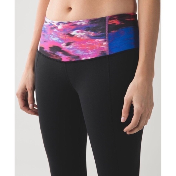 M002 Lululemon Gather & Crow Crop II *Full-On Luon - Picture 2 of 6